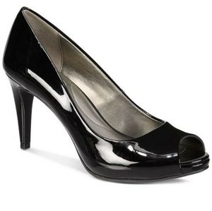 Black Glossy Bandolino Peep Toe Pumps